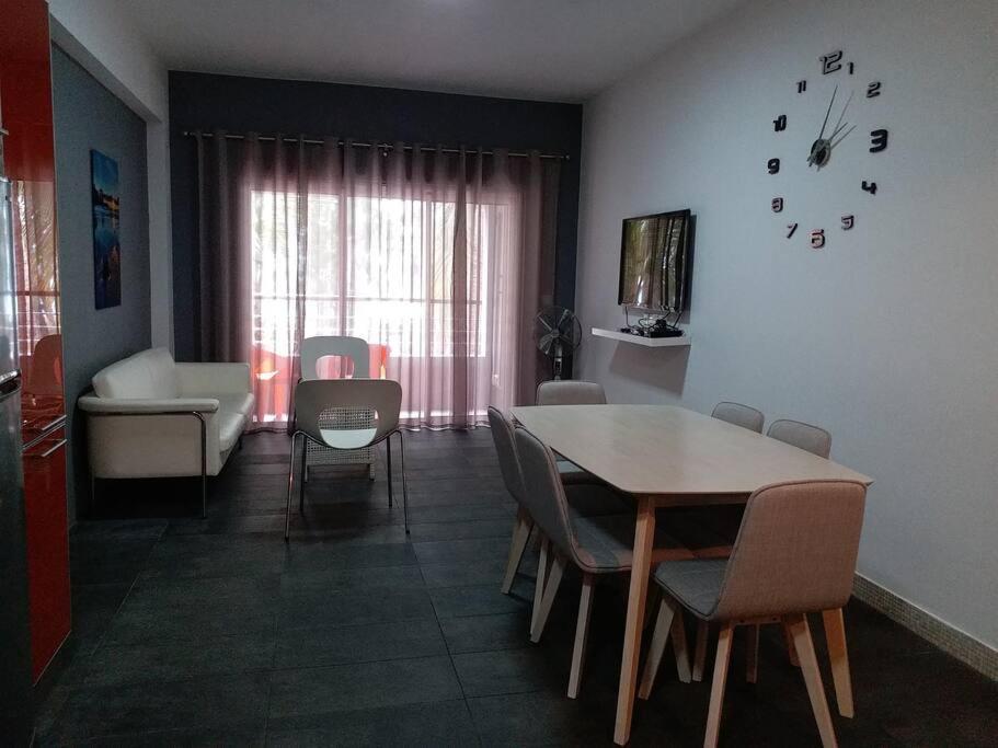 Beachfront Apartment Flic-en-Flacq Екстериор снимка